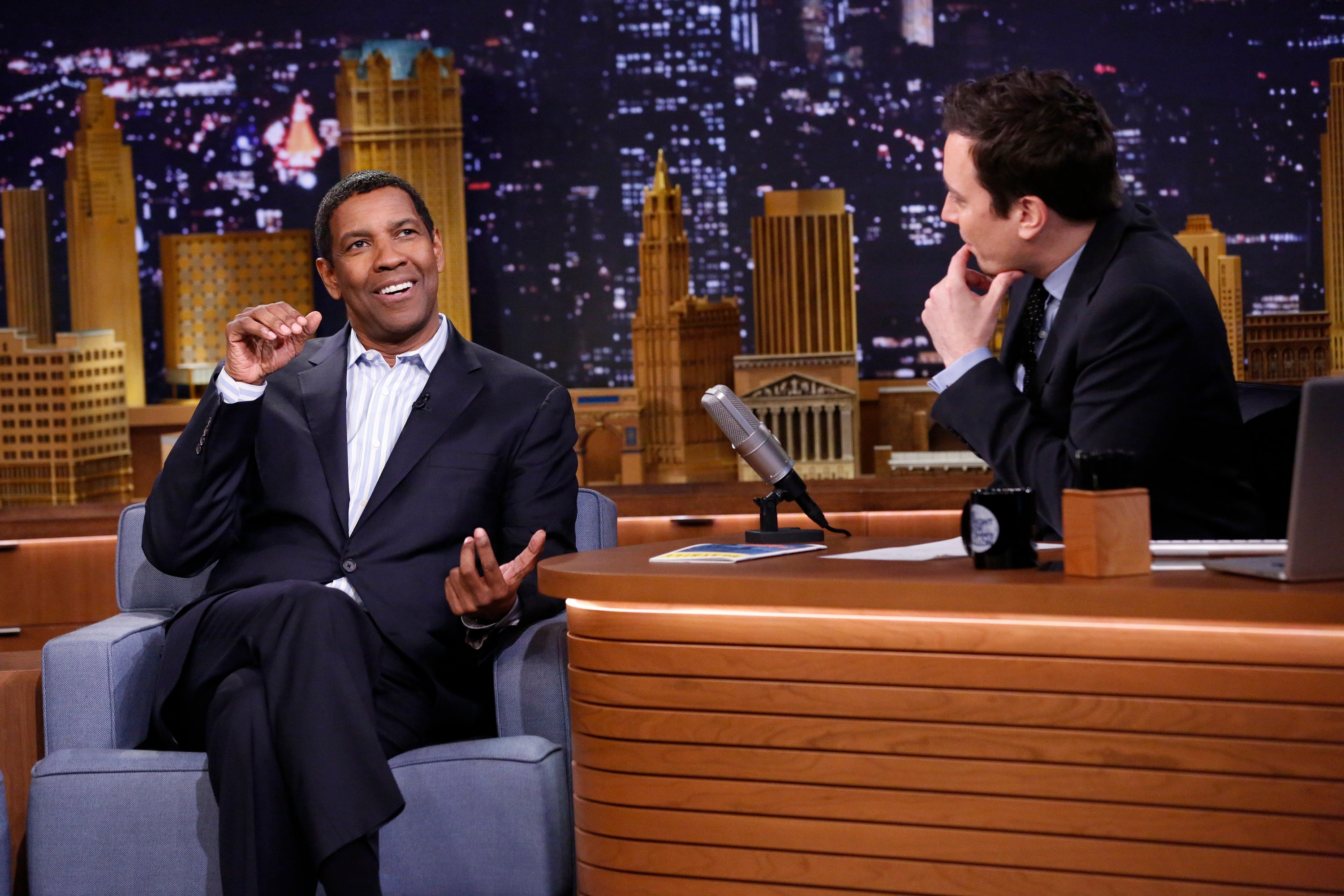 Denzel Washington Dramatically Reading Greeting Cards Is The Only Thing You Need To See Today